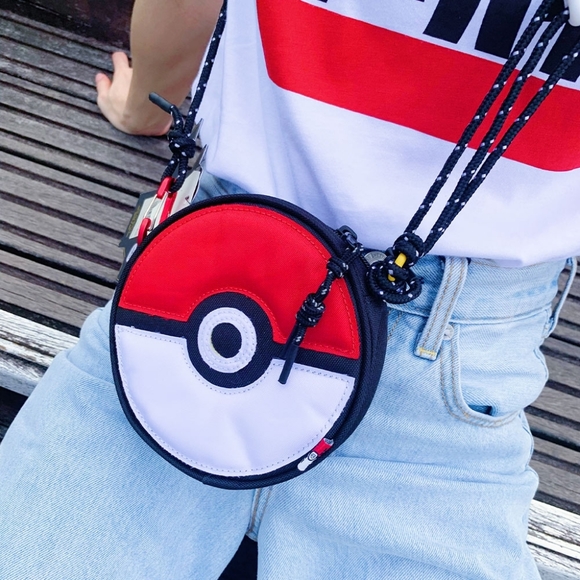 New Levi's X Pokemon Crossbody Pokeball Shoulder Bag. 25th Anniversary. NWT. - Picture 2 of 8